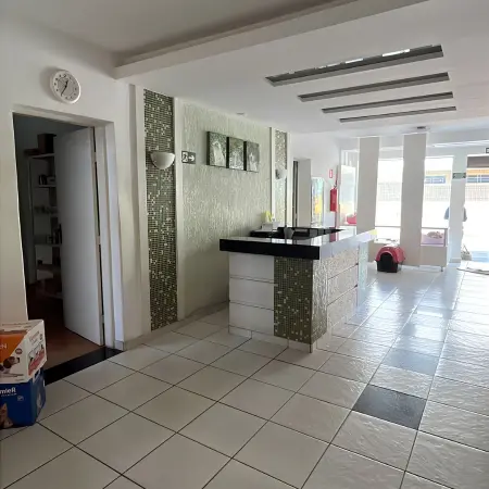 Recepção da Clínica Veterinária Fauna visto de trás